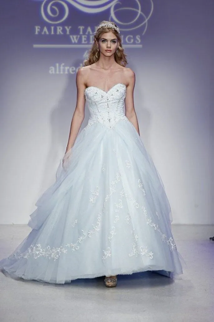 5 vestidos de novia en color azul colección Alfred Angelo 2013