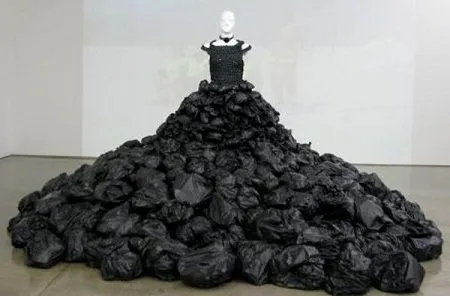 Vestidos reciclados de bolsas de basura - Imagui