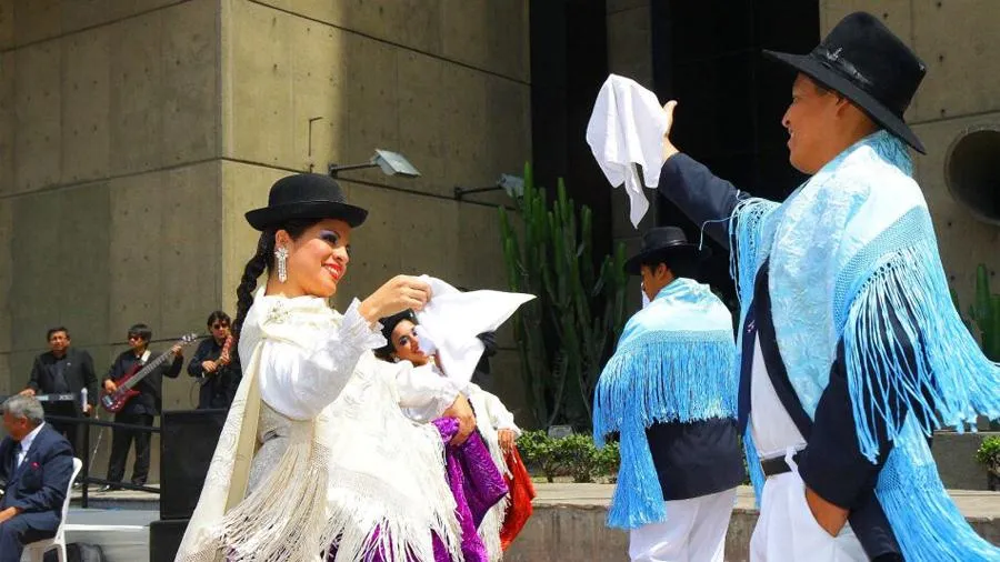 Sabes cuál es el vestuario que se emplea en los diferentes tipos de marinera?  | TVPerú