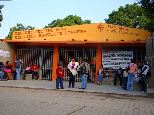 Niños saliendo de la escuela - Imagui