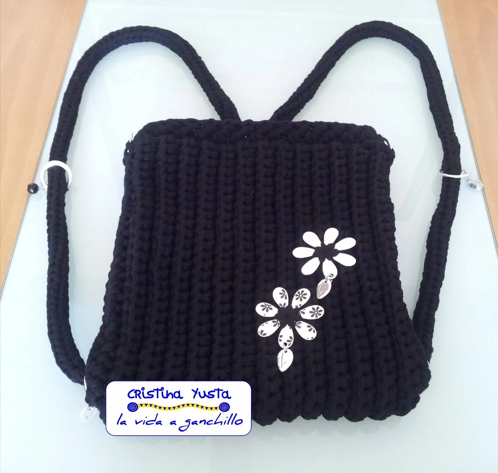 La vida a ganchillo...: Bolso-mochila de trapillo