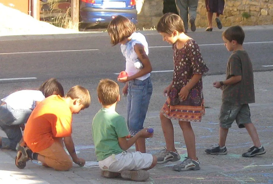  ... VIDA . QUÉ MÁS SON ?: LA ALEGRÍA DE LOS NIÑOS JUGANDO