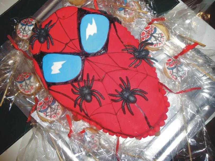 Vientos de Helena: CUMPLE DE IGNACIO TORTA DE HOMBRE ARAÑA ..