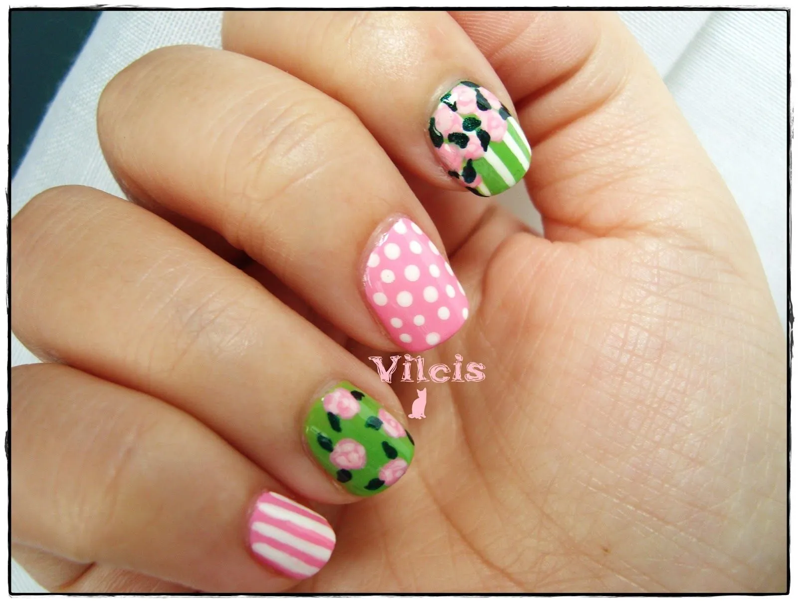 Vilcis nail designs: Diseño de uñas de primavera con rosas y hojas