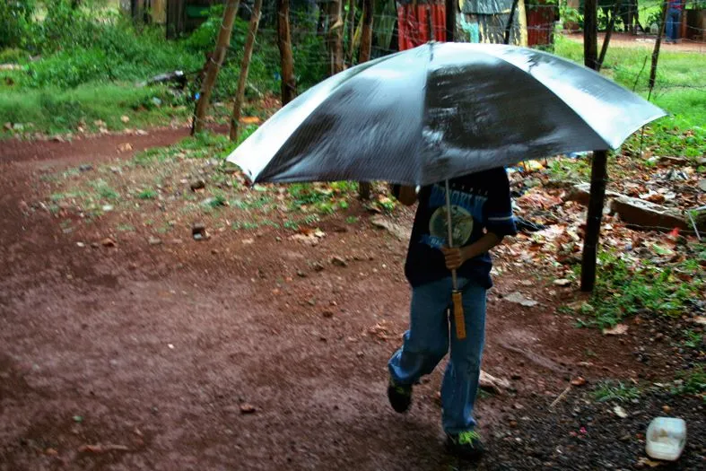 villa esfuerzo, nino con paragua / galleria / Images / Media ...