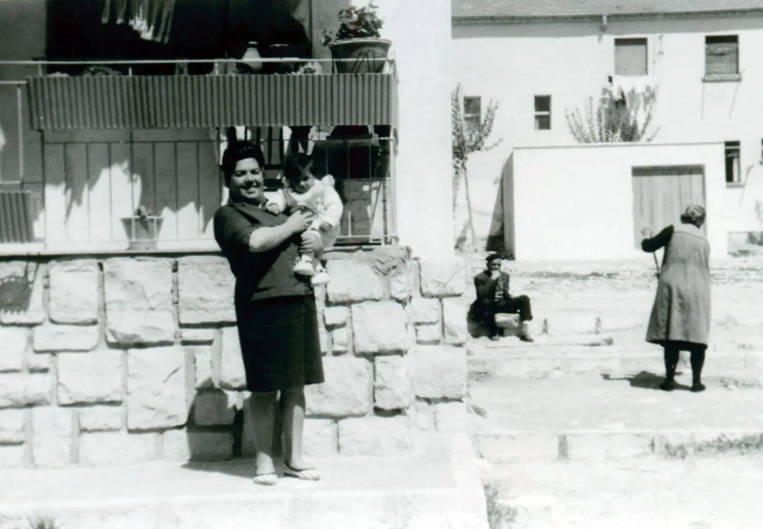 VILLENA CUÉNTAME: 1969 EL BARRIO DEL "POBLAO" Y MARÍA "LA CHOLA"