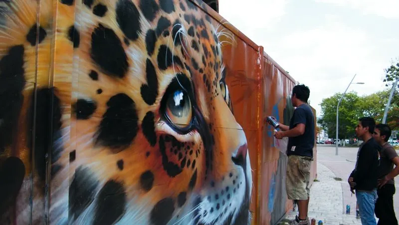 Vinicio Portela: Pintan graffiteros mega mural en el Estadio Zoque