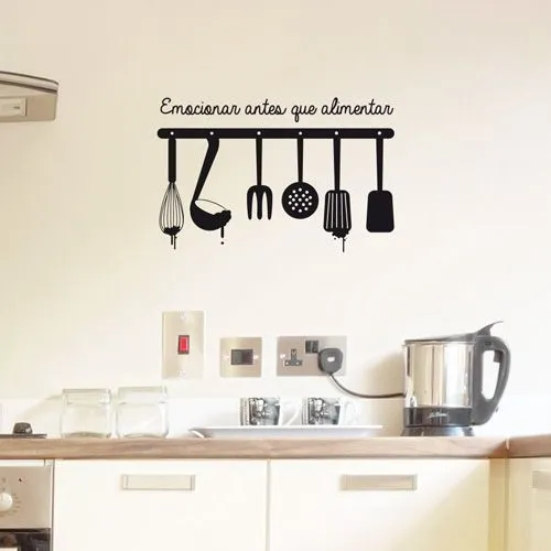 vinilo para la cocina de utensilios colgados con la frase ...