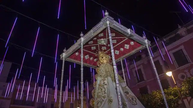 La VIrgen del Rocío, con la iluminación del Salvador - abcdesevilla.es