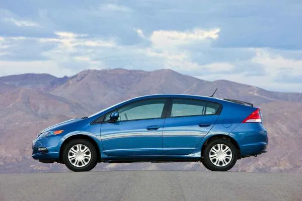 Vista lateral del Hibrido Honda Insight 2010 | Lista de Carros