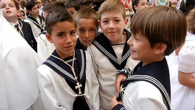 Por qué se viste a los niños de marinero en su Primera Comunión ...