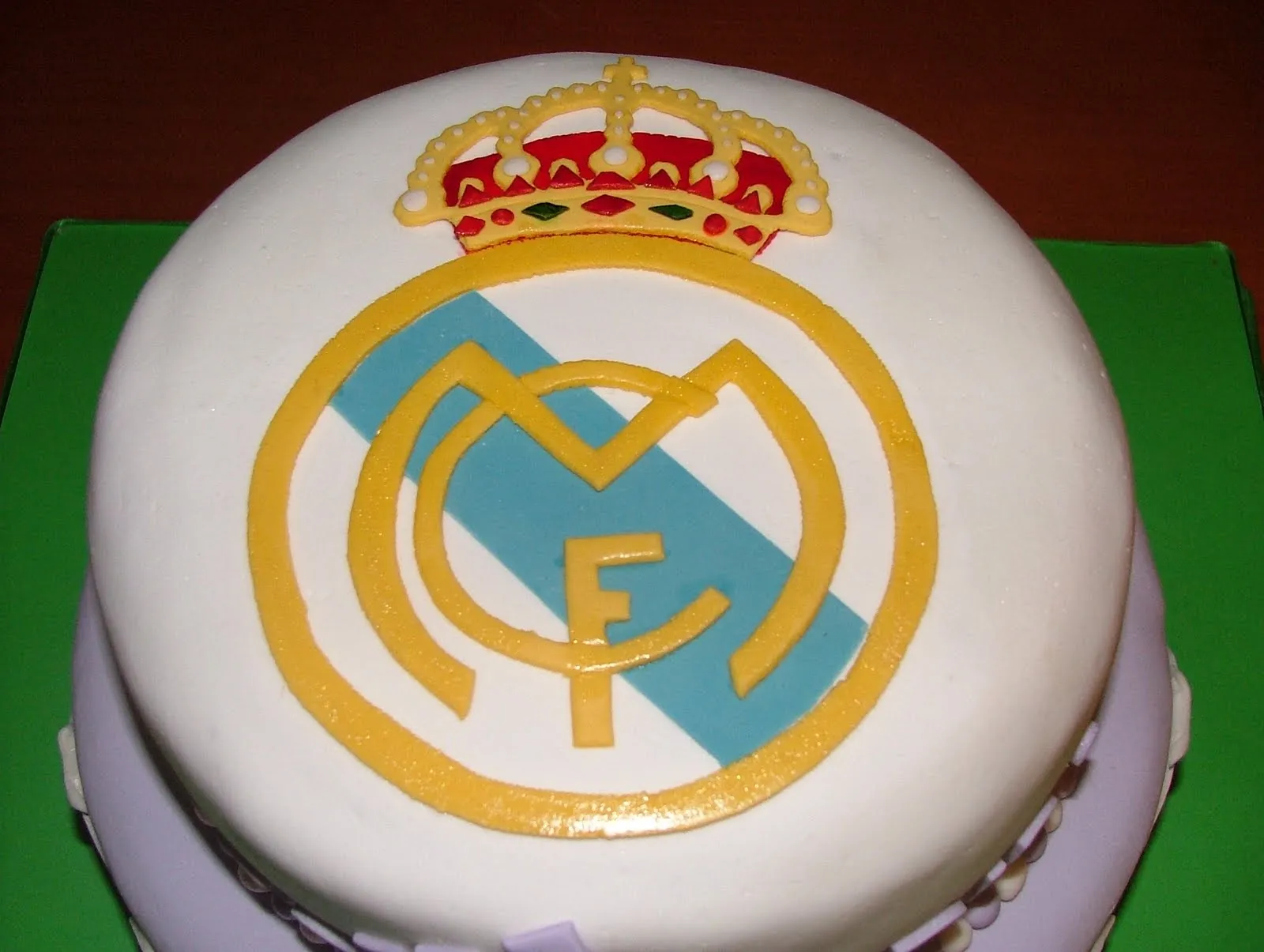 VIVIENDO DULCEMENTE: Tarta Real Madrid de la Comunión de Rubén