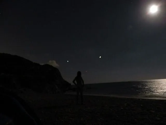 LA VUELTA EN BICI: primera noche en la playa nudista