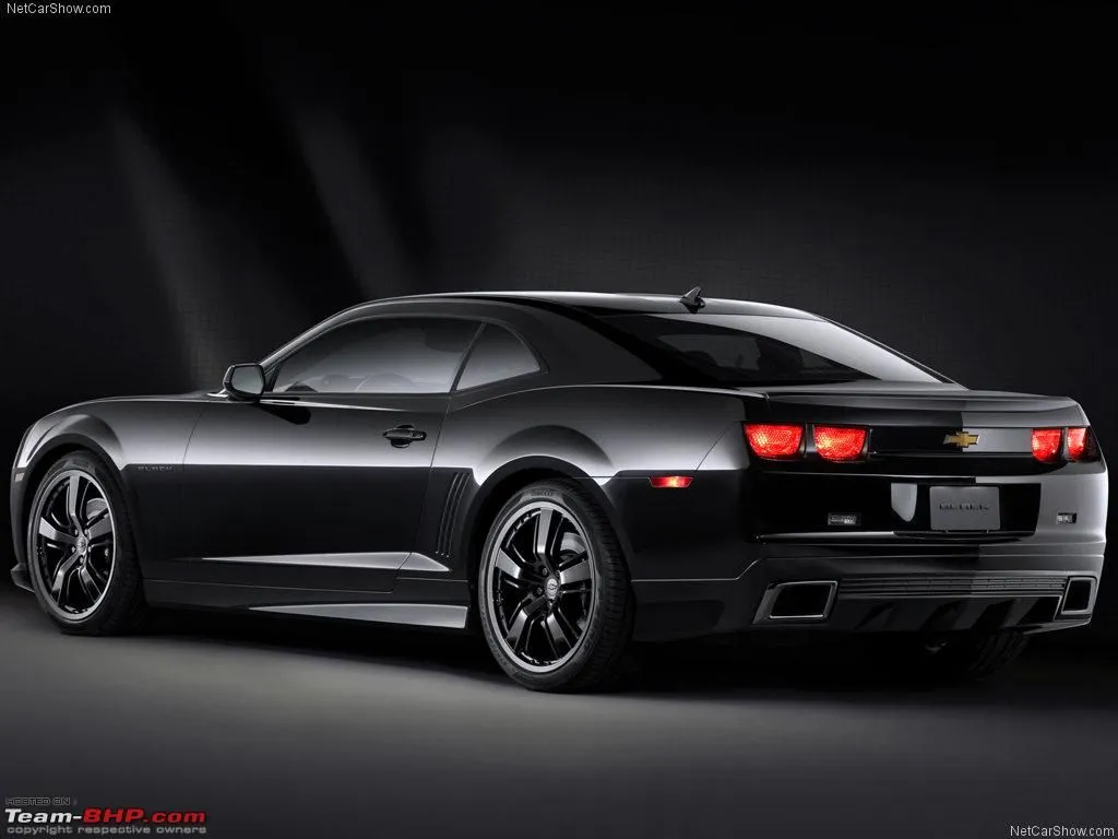 wallpapernarium: Un Chevrolet Camaro negro un auto estupendo