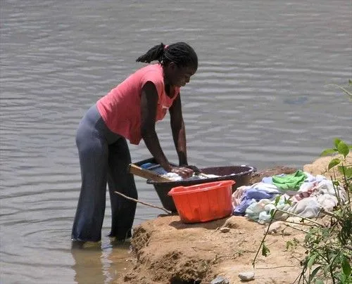 Washing clothes - lavando la ropa; Río Esteben, Honduras | Flickr ...