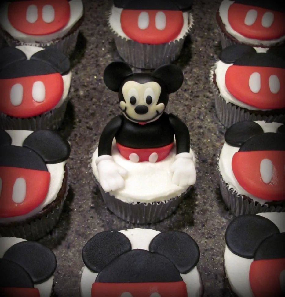 Welcome to Sweet Creations: Mickey Mouse Cupcakes