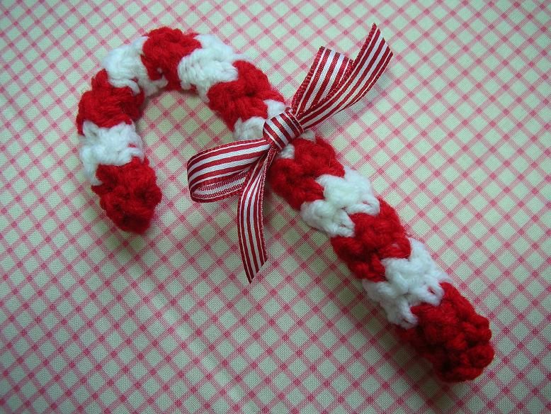 Whiskers & Wool: Candy Cane Crochet Pattern - FREE