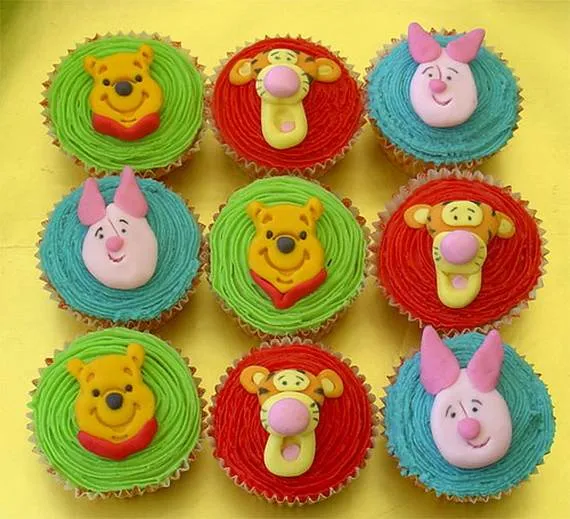 Winnie the Pooh Cake and Cupcakes Decorating Ideas | Family Holiday