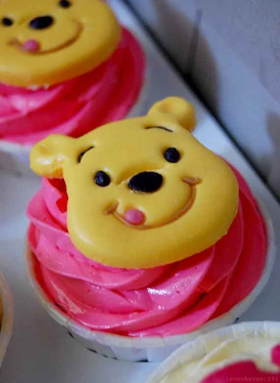 Winnie the Pooh Cake and Cupcakes Decorating Ideas | Family Holiday