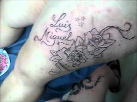 AMY AMY - tatuaje carpa china con flores y agua brazo-