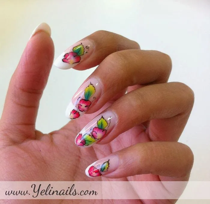 Yelinails: Uñas acrílicas decoradas / Nail art floral.