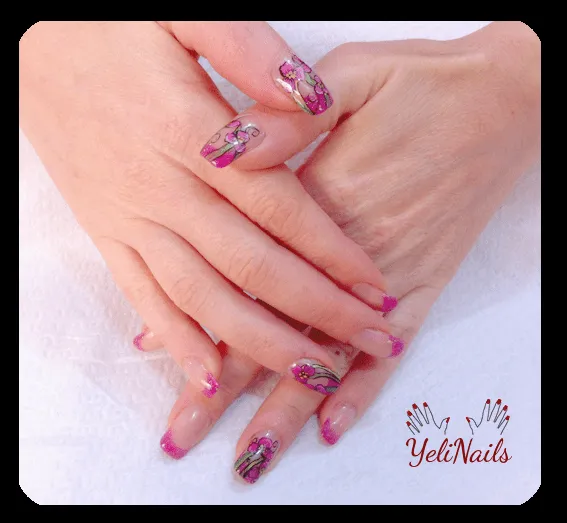 Yelinails: Nail art con flores / Propuesta para San Valentin.