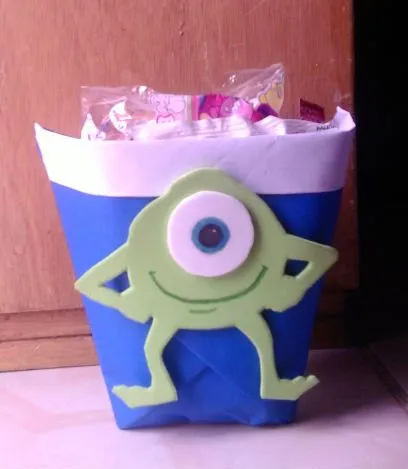 De todo con yozz...: dulceros de monster inc