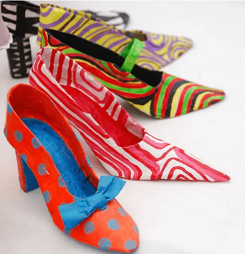 Zapatos de papel maché