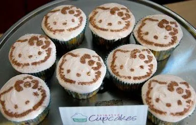 Zen Cupcake: Hello Kitty Cream Cheese Cupcakes by Animated Cupcakes