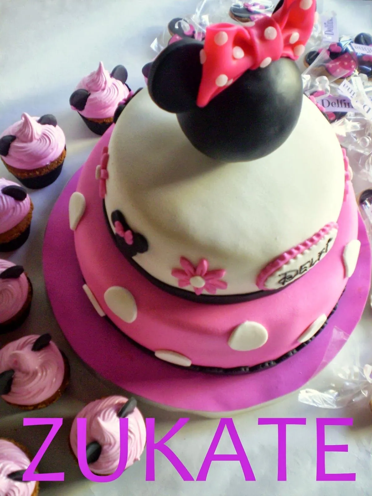 ZUKATE: MESA DULCE DE MINNIE MOUSE PARA DELFINA