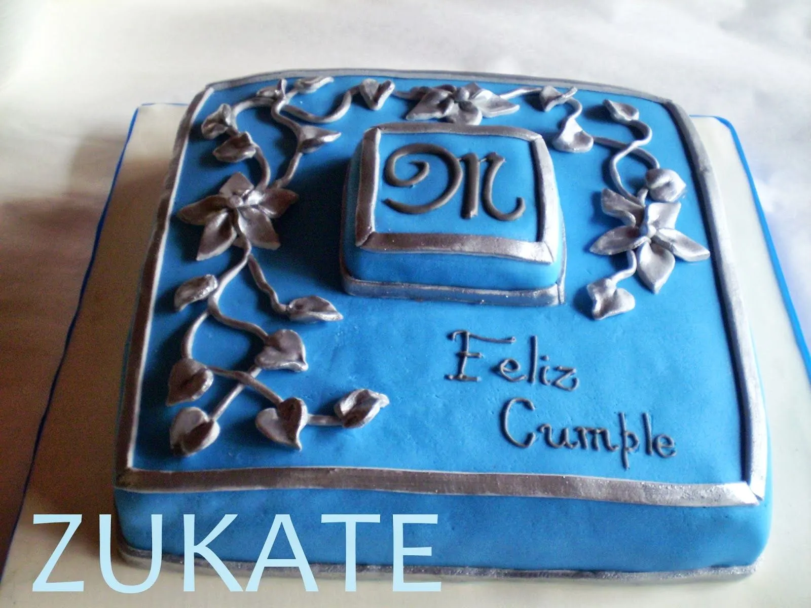 ZUKATE: TORTA DE 80 AÑOS PARA MANUEL