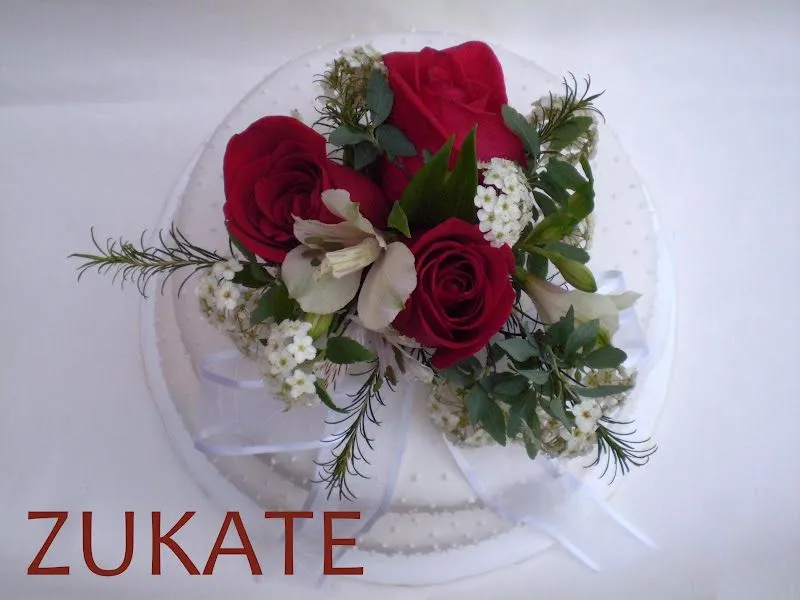 ZUKATE: TORTA DE BODAS CON BOUQUET DE FLORES NATURALES