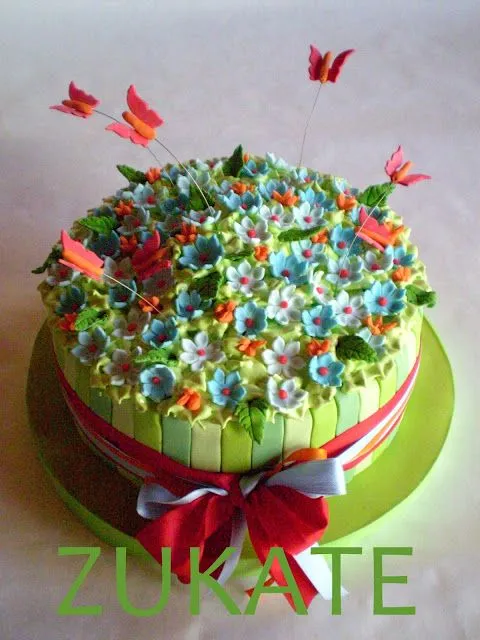 ZUKATE: TORTA DE FLORES Y MARIPOSAS