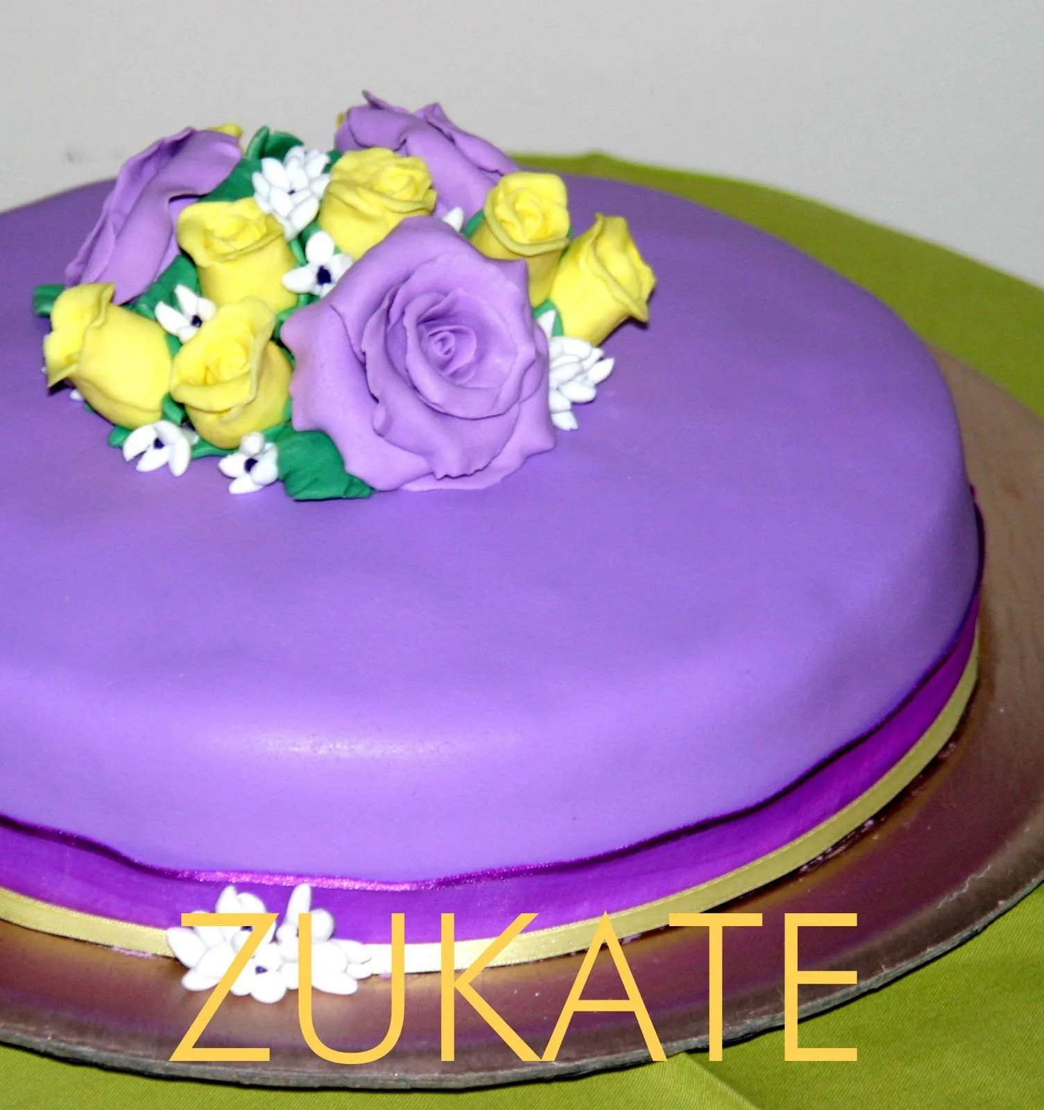 ZUKATE: TORTA DE FLORES VIOLETA