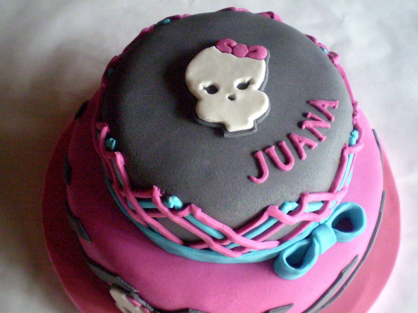 ZUKATE: TORTA MONSTER HIGH DOLL PARA JUANA